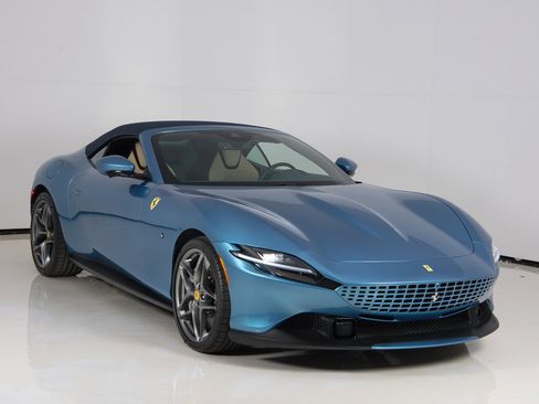Certified 2025 Ferrari Roma Spider RWD image 25