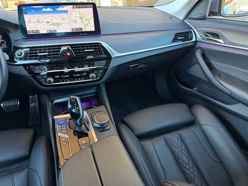 Used 2022 BMW 530e xDrive 530e xDrive w/ Premium Package image 18