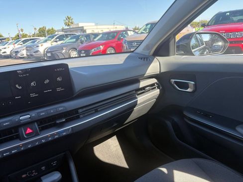 Used 2025 Kia K4 FWD image 35