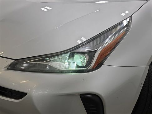 Used 2020 Toyota Prius LE image 28
