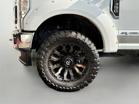 Used 2022 Ford F350 Platinum image 11