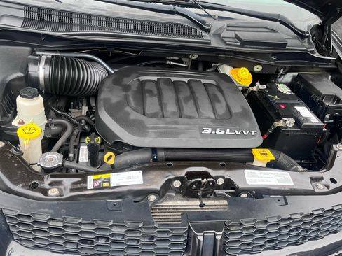 Used 2017 Dodge Grand Caravan SE image 9