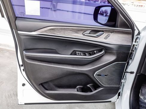 Used 2021 Jeep Grand Cherokee L Overland w/ Advanced Protech Group III image 26