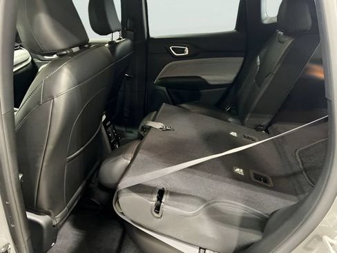 Used 2023 Jeep Compass Latitude AWD/4WD image 13