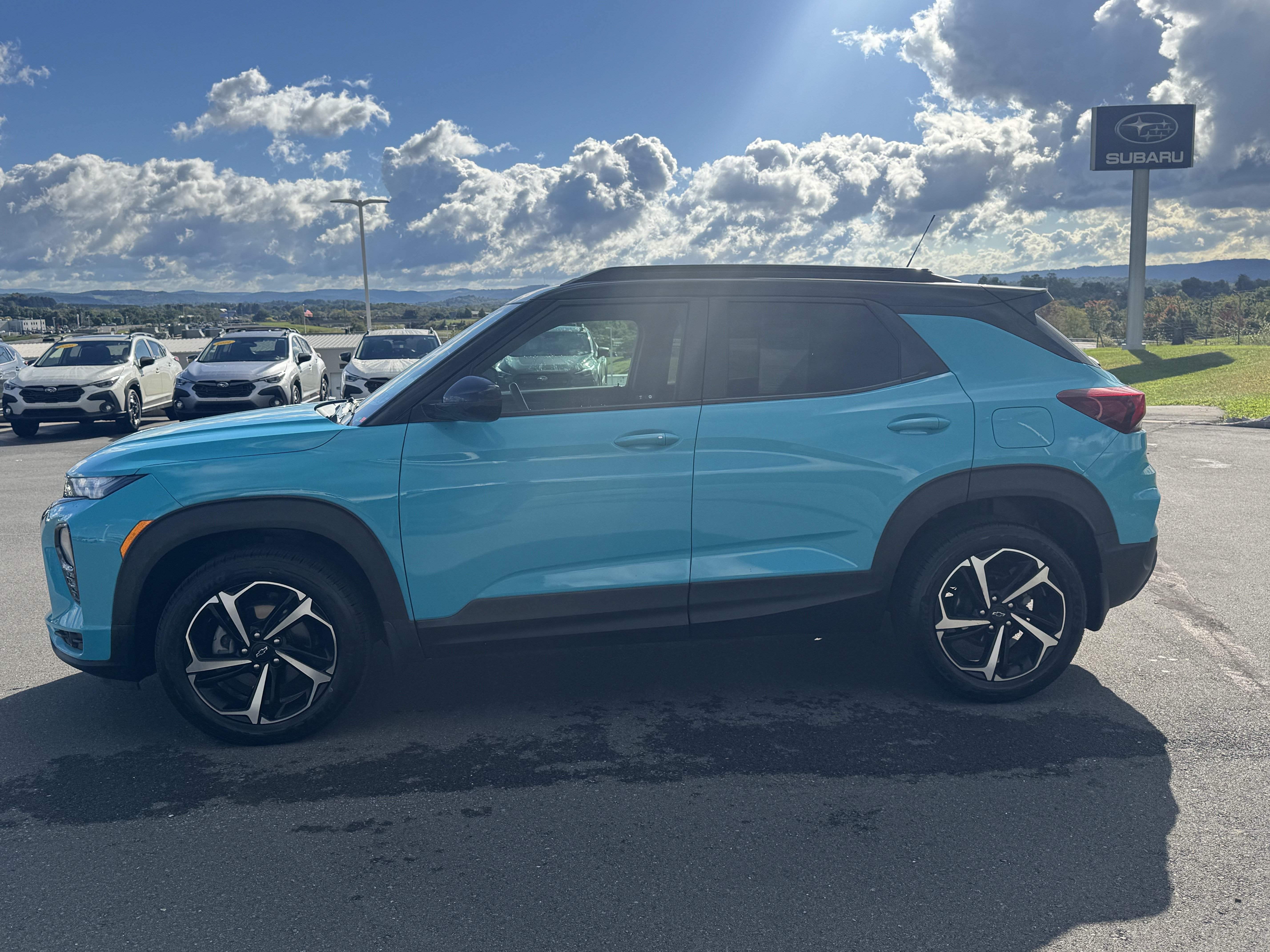 Used 2021 Chevrolet TrailBlazer RS w/ Sun and Liftgate Package AWD/4WD image 7