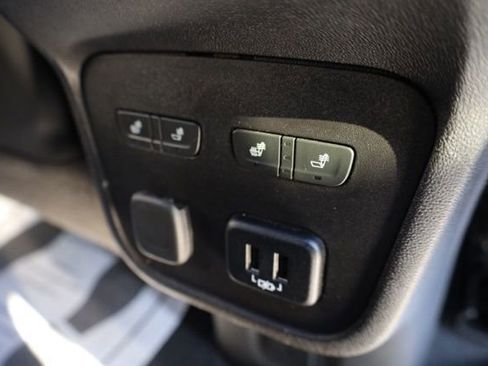 Used 2018 Chevrolet Equinox Premier image 32