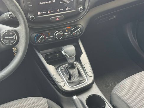 Used 2025 Kia Soul LX w/ LX Technology Package FWD image 39