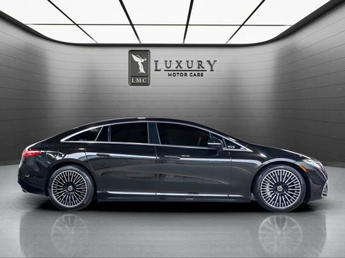 Used 2022 Mercedes-Benz EQS 580 4MATIC Sedan w/ Pinnacle Trim Package image 9