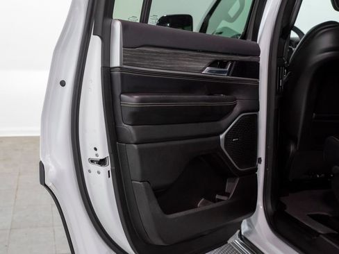 Used 2024 Jeep Wagoneer Series II w/ Flexible Seating Group RWD image 11