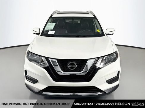 Used 2018 Nissan Rogue SV w/ Sun & Sound Touring Package FWD image 2