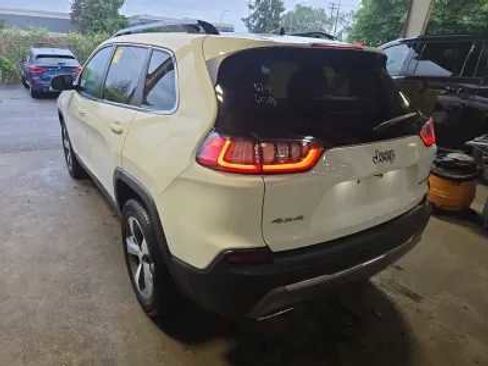 Used 2022 Jeep Cherokee Limited AWD/4WD image 2