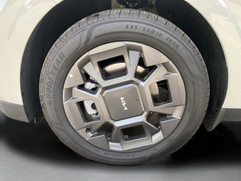 Used 2025 Kia Carnival EX FWD image 31