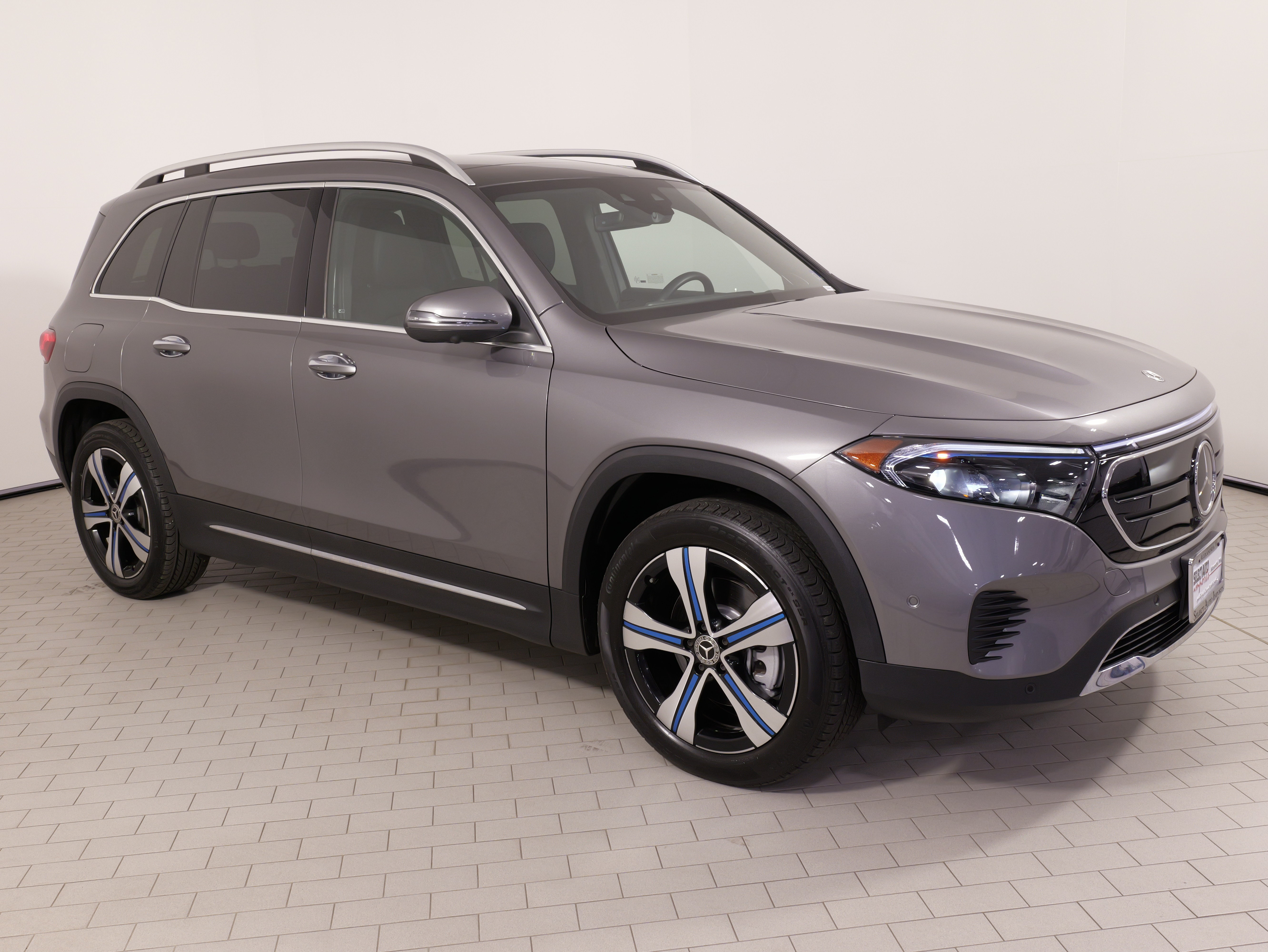 Used 2023 Mercedes-Benz EQB 350 4MATIC SUV image 7