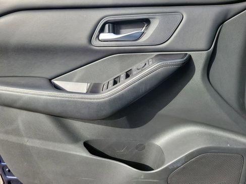 Used 2025 Nissan Rogue SV image 15