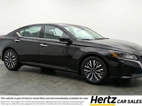Used 2025 Nissan Altima 2.5 SV image 1