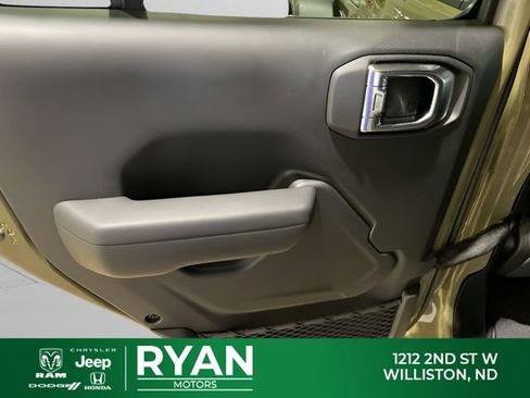 New 2026 Jeep Gladiator Mojave w/ Technology Group AWD/4WD image 47