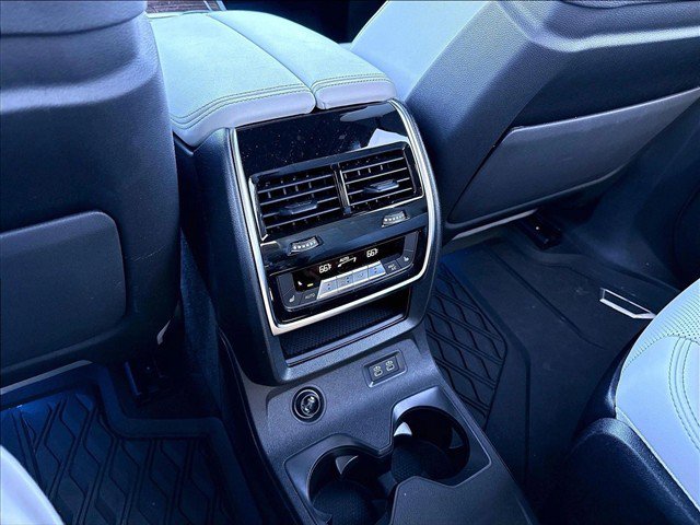 Used 2024 BMW X7 xDrive40i w/ M Sport Package AWD/4WD image 24