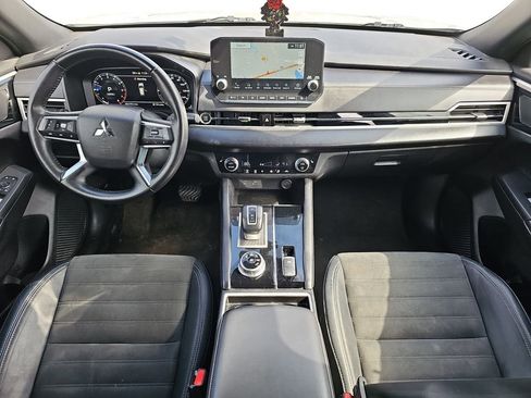 Used 2023 Mitsubishi Outlander SE image 10