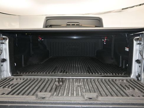 Certified 2022 Jeep Gladiator Willys image 22