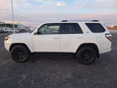 Used 2022 Toyota 4Runner SR5 Premium w/ Moonroof Package image 5