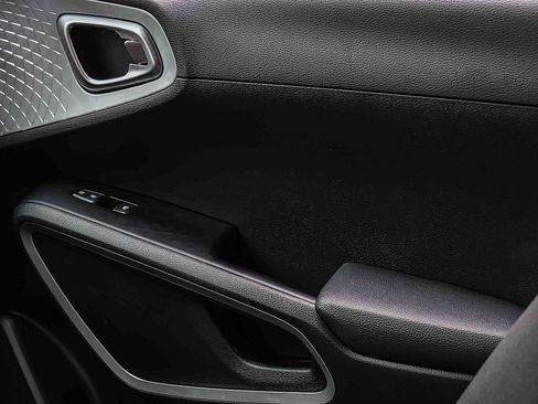 Certified 2025 Kia Soul LX w/ LX Technology Package image 15