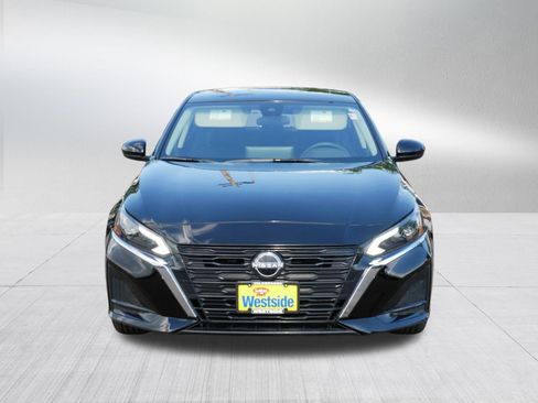 Used 2024 Nissan Altima 2.5 SV w/ SV Premium Package AWD/4WD image 2
