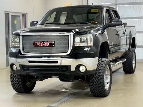 Used 2009 GMC Sierra 2500 SLT w/ SLT Convenience Package AWD/4WD image 3