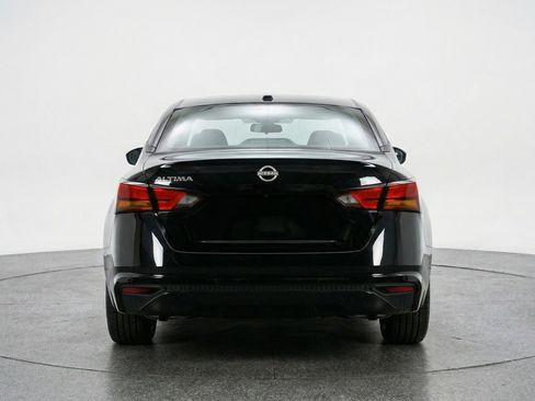 Used 2025 Nissan Altima 2.5 SV image 7