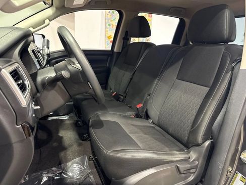 Used 2019 Nissan Titan SV AWD/4WD image 12
