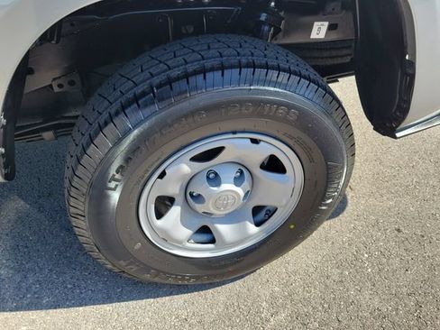 Used 2022 Toyota Tacoma SR AWD/4WD image 10
