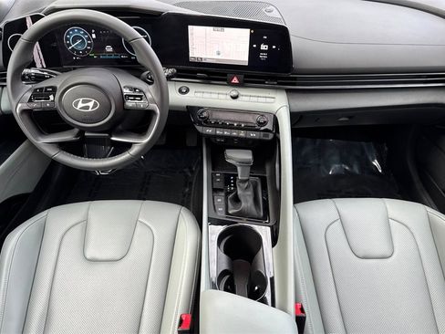 Used 2025 Hyundai Elantra Limited image 15