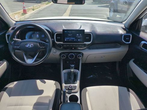 Used 2025 Hyundai Venue SEL FWD image 24