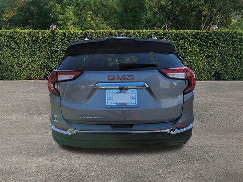 Used 2024 GMC Terrain SLT image 5