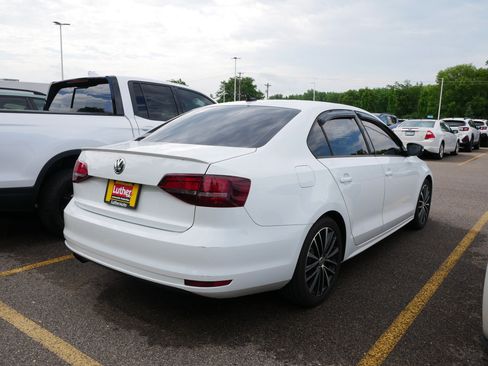 Used 2016 Volkswagen Jetta Sport FWD image 5