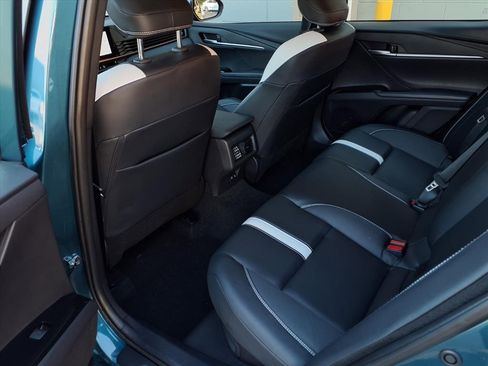 Certified 2025 Toyota Camry Hybrid image 19