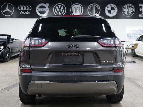 Used 2019 Jeep Cherokee Limited w/ Technology Group FWD image 4