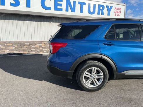 Used 2022 Ford Explorer XLT w/ Equipment Group 202A AWD/4WD image 11