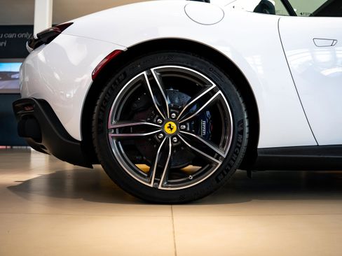 Used 2024 Ferrari Roma Spider image 45