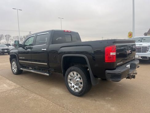 Used 2018 GMC Sierra 2500 Denali image 8