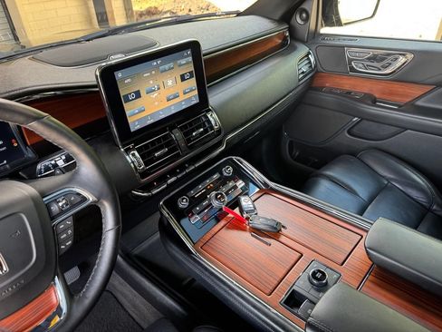 Used 2020 Lincoln Navigator L Reserve w/ Equipment Group 201A Reserve AWD/4WD image 17