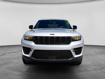 Used 2024 Jeep Grand Cherokee Altitude