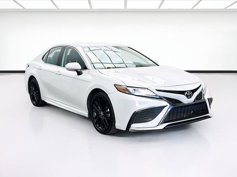 Used 2024 Toyota Camry XSE FWD image 3