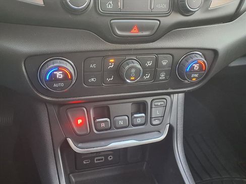 Used 2020 GMC Terrain Denali w/ Denali Premium Package image 11