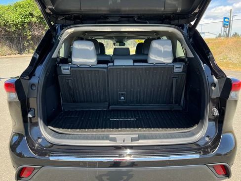 Used 2021 Toyota Highlander Limited AWD/4WD image 18