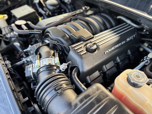 Used 2016 Dodge Challenger R/T Scat Pack w/ Leather Interior Group image 38