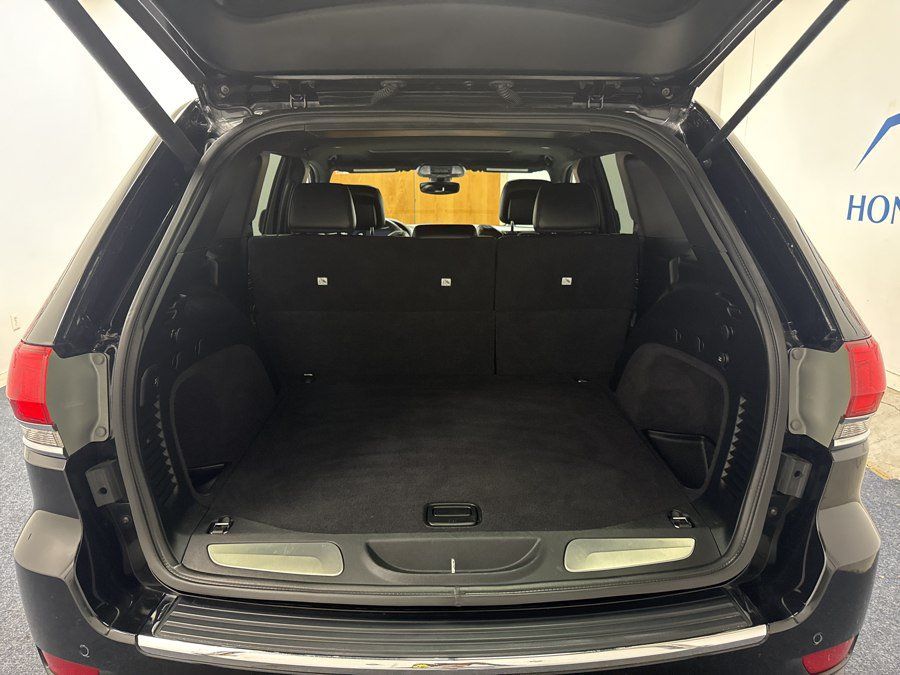 Used 2018 Jeep Grand Cherokee Laredo AWD/4WD image 11