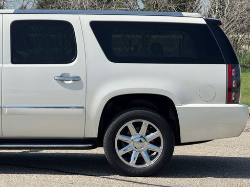 Used 2010 GMC Yukon XL Denali AWD/4WD image 14