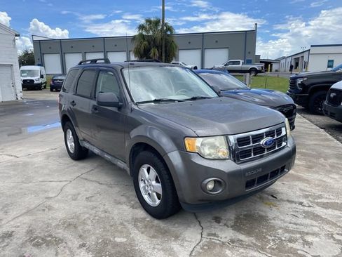Used 2011 Ford Escape XLT FWD image 2