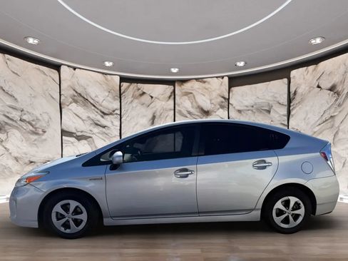 Used 2014 Toyota Prius Two FWD image 5
