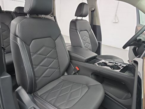 Certified 2024 Volkswagen Atlas SE w/ Panoramic Sunroof Package FWD image 10
